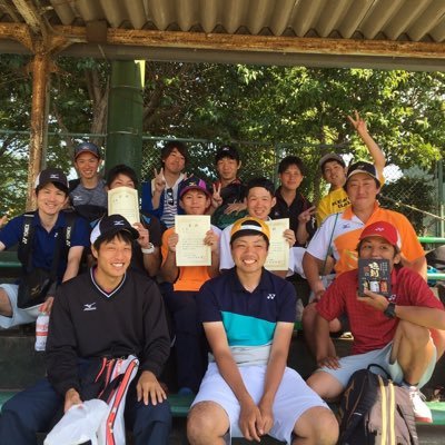 福岡県北九州市戸畑区を活動しているソフトテニスクラブです。 20歳から70歳近くまで幅広い年齢層で約60名のメンバーでソフトテニスを行っています。区内・市内・県大会及び周辺地域の大会に出場し、上位入賞目指し練習しています。