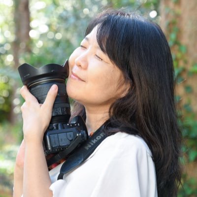 ビジネスプロフィールPhotographer & 【一般社団法人 フォトコミュニケーション協会】公認インストラクター ＊ 写真を撮ることで、何気ない日常が特別なことで満ち溢れる楽しさを伝えたい。 ＊ フォトキャッチフレーズは “日常に潜む非日常” ＊ Live、ポートレート、イベントetc…撮影依頼はdmにて。