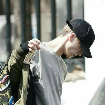 Gagawang04's profile picture. 