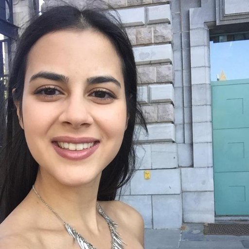 Marketing Executive @screencloud / I like to talk about #startup, #work and #marketing / I love gifs, TV shows and the movies and I try to be funny.
