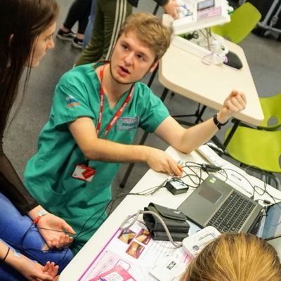 Freelance science presenter, biomedical scientist, comedy improv actor, circus performer and all-round science enthusiast!