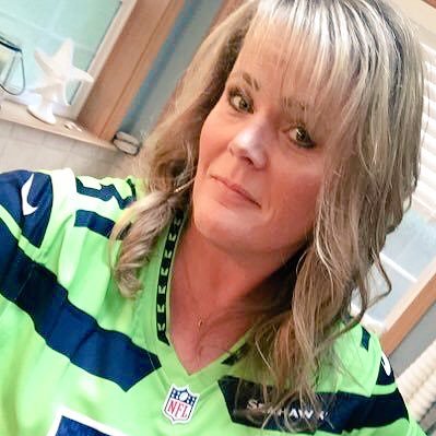 PNW native who should have been born in TN! Love all music but country is my ❤️! Love the @Seahawks! BAM BAM KAM @kamchancellor is my fave! #GoHawks #12thMan