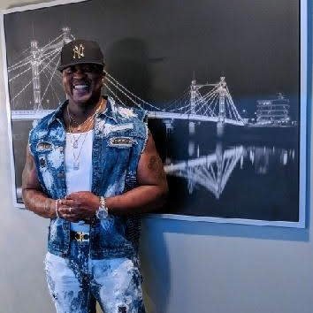 Hip Hop/R&b artist, beatmaker.#lyricsmatter Wrestling fan, superhero fanatic, reality TV junkie, gamer. ruwitit.ent@gmail.com