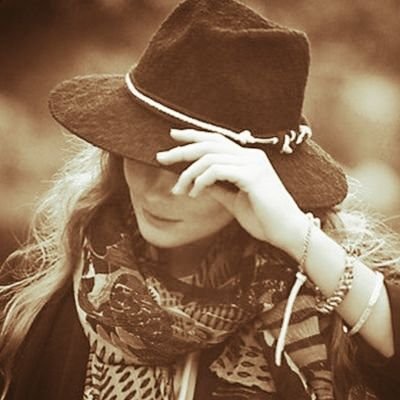 Rabbim,Gönül heybemizde biriken
Cümlelerin de,yolunu açık etsin!
Açık etsin ki ❤️' ulaşsın
💦...🤍... 💦 LÂ GALİBE İLLALLAH !..