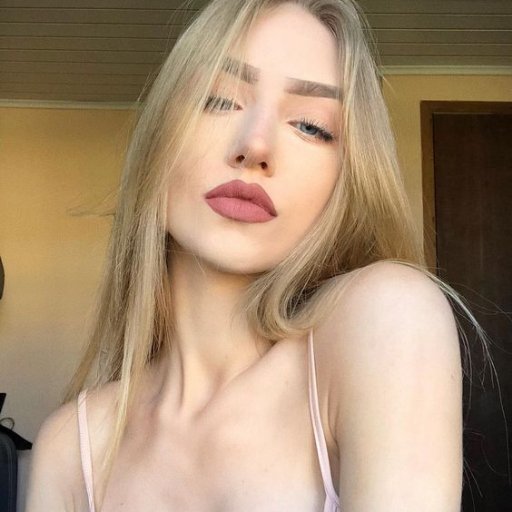 ♀ ⧥ É que ela paga de louca, me xinga e beija minha boca, existe outra como ela mas como ela não existe outras! ⧥ - rpbr +16