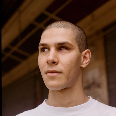 alzeveas's profile picture. 