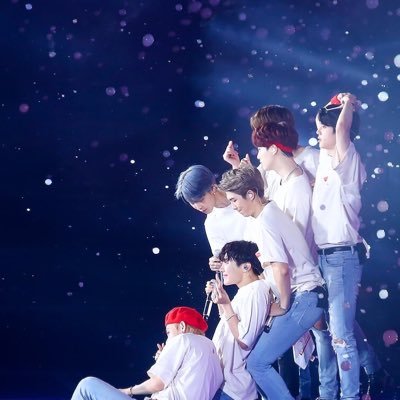 iwatooruu's profile picture. the min in Jimin stands for mini ︙21!