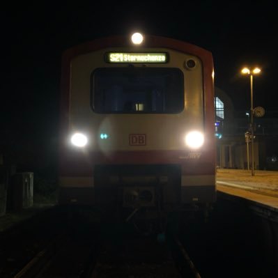 Lokführer bei #DBFernverkehr | ex-Zugführer | war mal bei der @SBahnHamburg | #TeamGäubahn / #Team240kN 😏