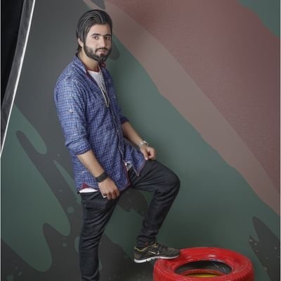 i Am Looking Girlfriend,i am SoO Alone i am prexcious kaleem,i Respect EveryOne my Life, So keep Alwaysss Smiless Remove Tensions...