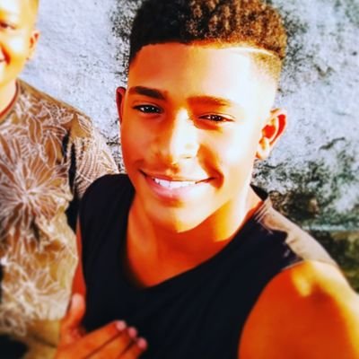 Meio engraçado e divertido e fofo feliz