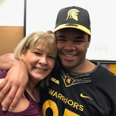 Household CEO, proud mom of my University of Waterloo student athlete 🏈, 4 fur babies, fan of common sense,