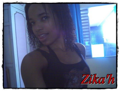 karlotinhalove's profile picture. "{♪}' nαo pisα quє єu tє єsmαgo...sou pєquєиα,mαs fαço єstrαgo!"