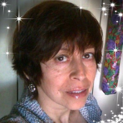 NUNCA ME OLVIDO DE SOÑAR. Vivo en el futuro. Lectora voraz, cinéfila. Heterosexual, omnívora.