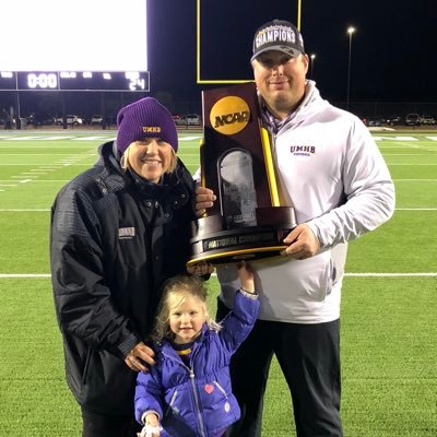 Husband, Father, Christian, 12 Years Collegiate Offensive Line Coaching 2018 National Champion OL Coach for #TheCru Big Country Born and Raised