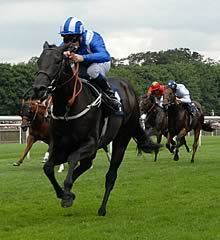 Horse racing fan and social media junkie, I run http://t.co/c7PAvnOG the home of virtual (and real) horse racing.