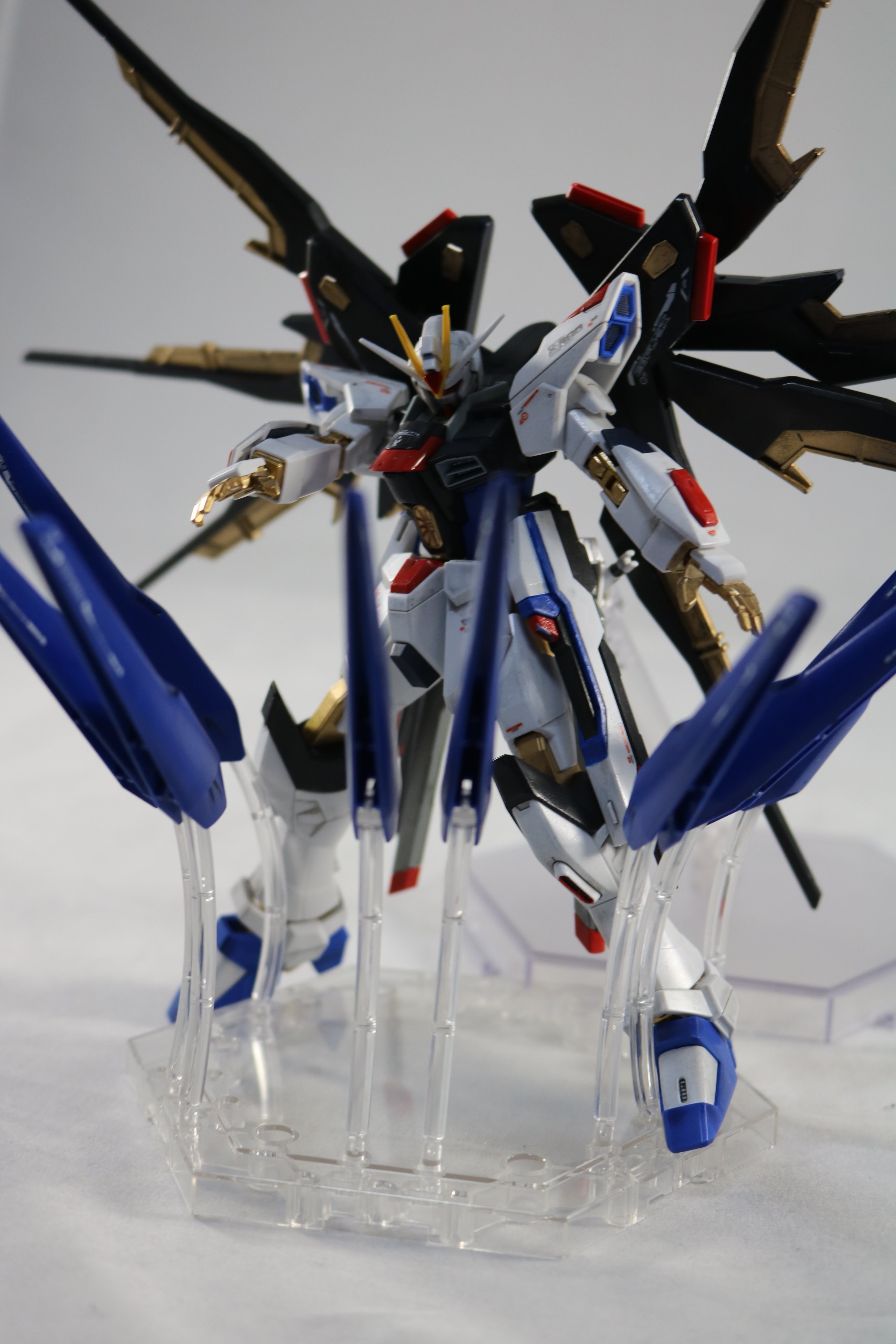 ガンプラ本作ってます。ガンプラ作りながら、FAガール組んでます。
コミケ、コミックライブ名古屋にサークル参加してますした。