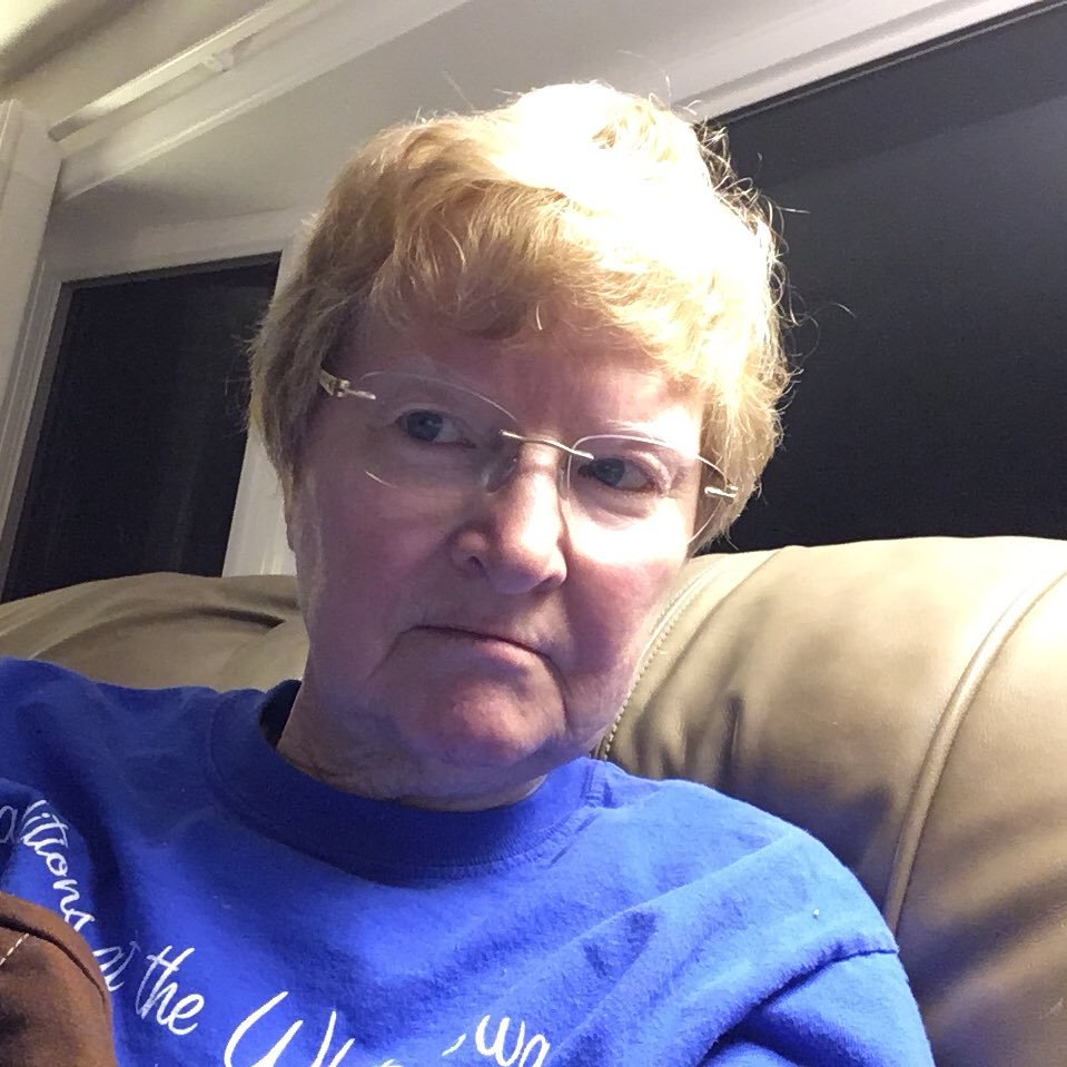 meminton1975's profile picture. lncessantly curious, ginger, little old lady, quilter.