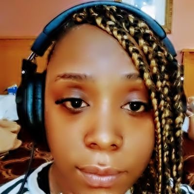 r&b singer/producer out of Chicago il who now resides in Los Angeles Host of the Sap Entertainment Show https://t.co/RcEj19s5WG