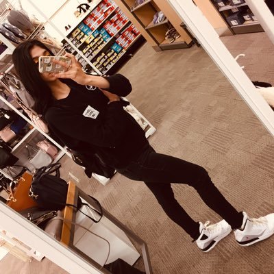 Hey nonna here i love baseball ⚾️ it's lit, I am 18 in 12 grade follow my instagram Nonna.kat snap ntaylyohn08