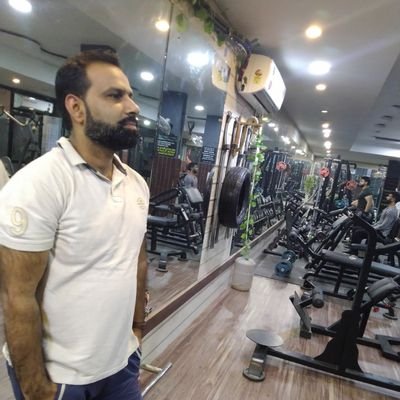 सफल वो होते है
 जो अपने उपर फेंके गये पत्थरों से ईमारत बना लेते हैं......