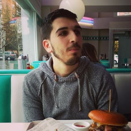 tonigilch's profile picture. Residente de Radiodiagnóstico en HUIS ⚡⚡
¿Te acuerdas del friki de clase? Era yo
 Feliz al lado de @MariaEseErre