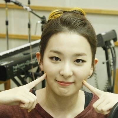 Free follow from @Larroza_Velvet! please follow my main account instead! kansamnida!!