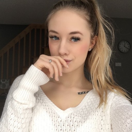 Je suis une fille sincère gentille Adorable etc........☺