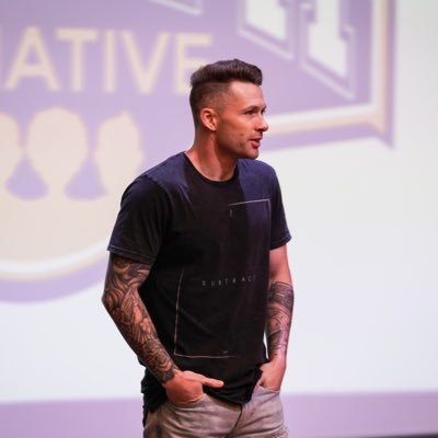 I help sales leaders who are feeling stuck and stagnant and increase their profitability by building stronger teams and a stronger sales process