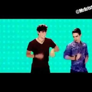 Los Aristemos Bailando Diferentes Canciones Mi Nina Bonita Chino Y Nacho Aristemo