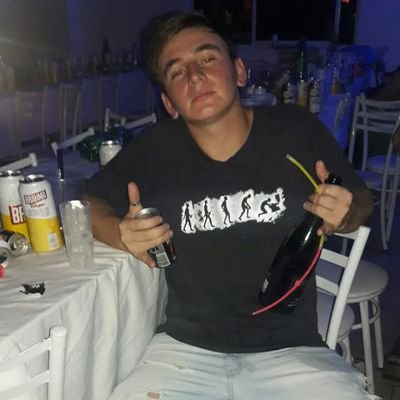 La Cumbia Liga//Virgo//Amo Mi Familia//bostero hasta la tumba
//zumzunero.
Todo lo qe vez es todo lo qe soy👽