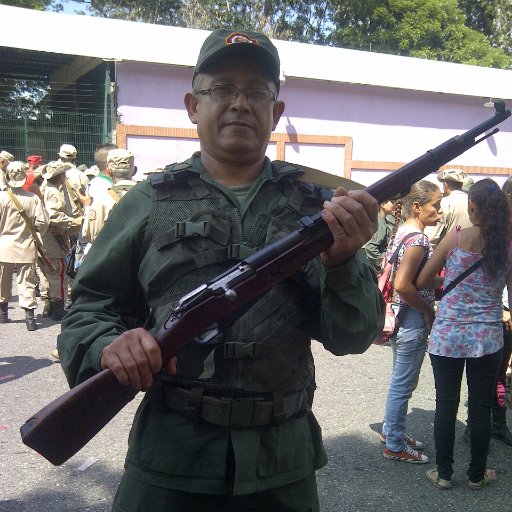 soy taxista y profundamente chavistas hasta lamédulachavez vive y la patria sigue y soy patriota y guerrero de la patriad bolívar unidad lucha batalla y victori