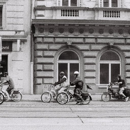 Parisien. Un pied à l'est