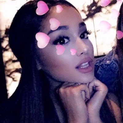 grandetwinkl's profile picture. it’s a vibe