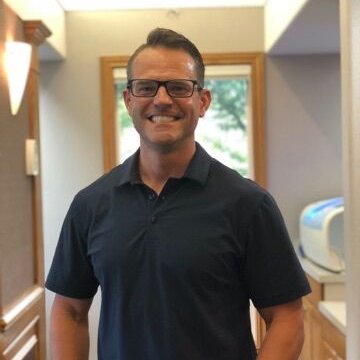 Dr Jones is a Layton Dentist specializing in wisdom teeth removal, dental implants, same day crowns, Invisalign, cosmetic dentistry and much more.