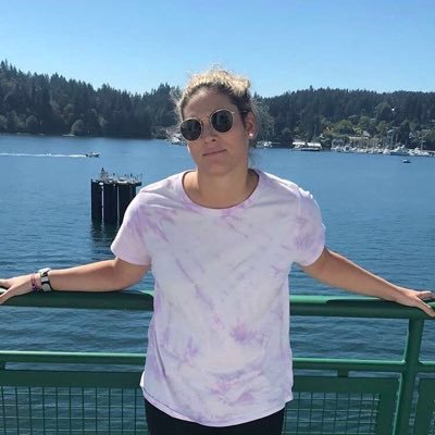 AmandaPlease211's profile picture. 