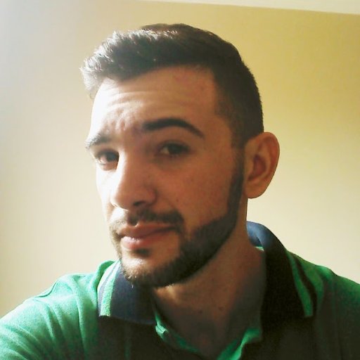 Streamer, musico e pai de uma filha. O melhor jogador de League of Legends da minha casa