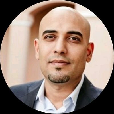Socialholic, communicator & a technology enthusiast at heart, fishing for new trends, insights and stories that make an impact..
