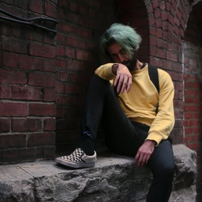 Fact-based ape, cloud-based creator, science communicator, okay photographer, bummer poet, addicted to “buts”, father of 3, son of 2, soulmate of 1
