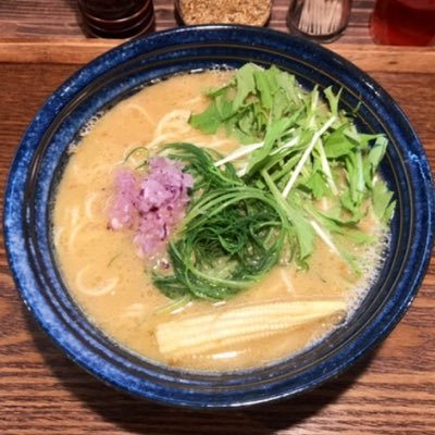 小田急線百合ヶ丘駅徒歩1分。 燻製麺燻のTwitterです。 【営業時間】（平日） 11:00〜14:00 / 17:00〜20:30（土日祝）11:00〜15:00 / 17:00〜19:30