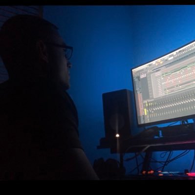 _ayomax's profile picture. Music Producer | Husband & Father | “All things come to those who work their a** off” 🎹🔑