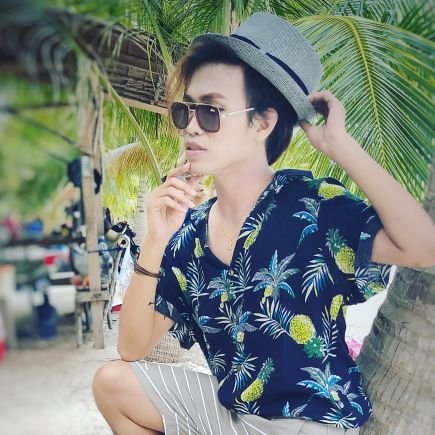 harix_rmloves's profile picture. I don’t know if I will ever be happy again.