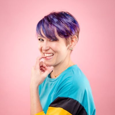 Comedian, queer pop icon, I want to be your best friend. Co-host of @cheersforqueerspod with @madeleinmurphy. 

https://t.co/mEcbuobLEZ