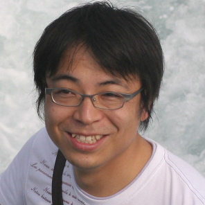 デザインの研究者/教育者/実践者。最近の関心領域は、CoDesign(人々が協働するデザインのアプローチ)、Design Attitude(デザインにおける態度/姿勢の問題)、More-Than-Humanの中で捉えるデザイン理論など。立命館大学教授ほか、いくつかの社会人向けデザインスクール講師。芸人として生きたい。