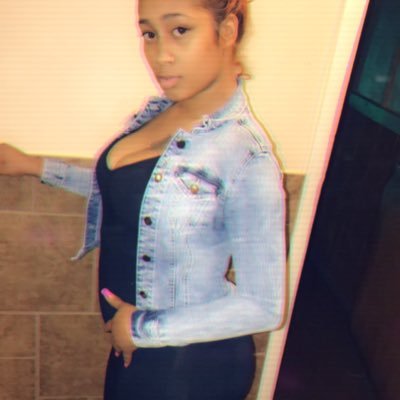 Mother Of The K’s 💜💙 ; June 7th • Gemini ; 21 Years old 👑💄💍💋