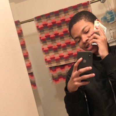 The0fficialF's profile picture. 4🦍Z da youngest inna camp