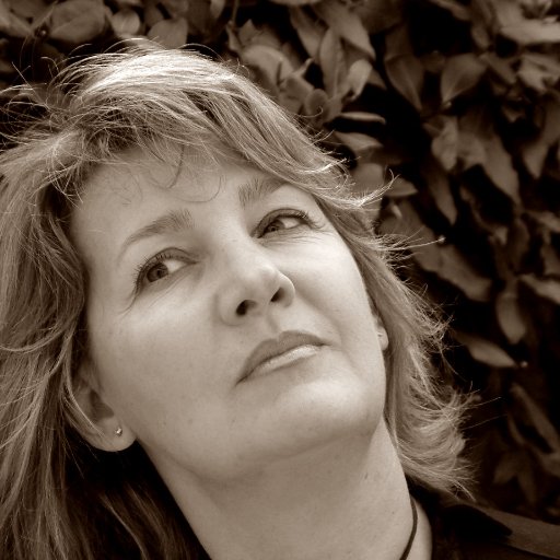 Je m'appelle Milena Grataloup et je partage ma vie entre la peinture et l'écriture.
Le blog d'Idis est une #série littéraire# qui raconte la vie entre les vies