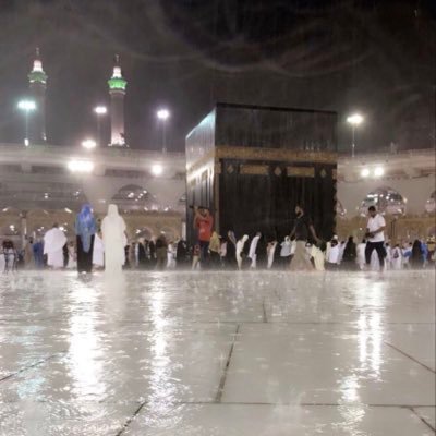 ينتابني قلق المَصير وَكُلما آنست لُطف الله عاد هُدوئِي 🌨🎈اللهم اجعلني مباركاً أينما كنت 🍃