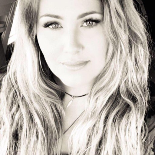 Canadian Singer/Songwriter - Top 16 in CBC's Searchlight Contest for Canada's Best New Artist. Lover of music, good friends & travelling.