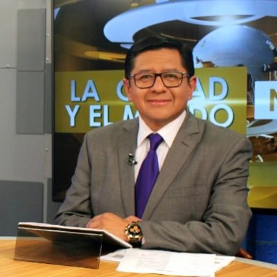 Reportero de Fórmula Detrás de la Noticia de Ricardo Rocha. 25 años en los medios. Solo hay dos clases de reporteros: honesto o deshonesto!