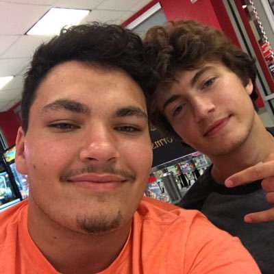 PetroleNicholas's profile picture. 30 seconds of courage can buy you a life time of happiness☘️